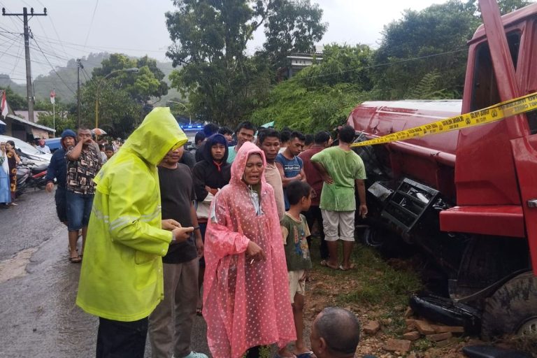 Kumpulan Fakta Hasil Olah TKP Kecelakaan Truk Tanki Rem Blong Tabrak Tembok Rumah dan 2 Betor 1 Orang Tewas di Sibolga